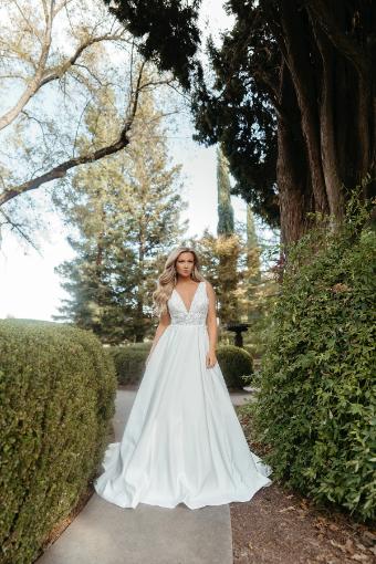 Stella York Style No. 7895IV #0 default (IV-PL) Ivory Gown w Porcelain Tulle Plunge thumbnail